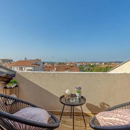 Ferienwohnung Enjoy At L&C Rovinj Exterior foto